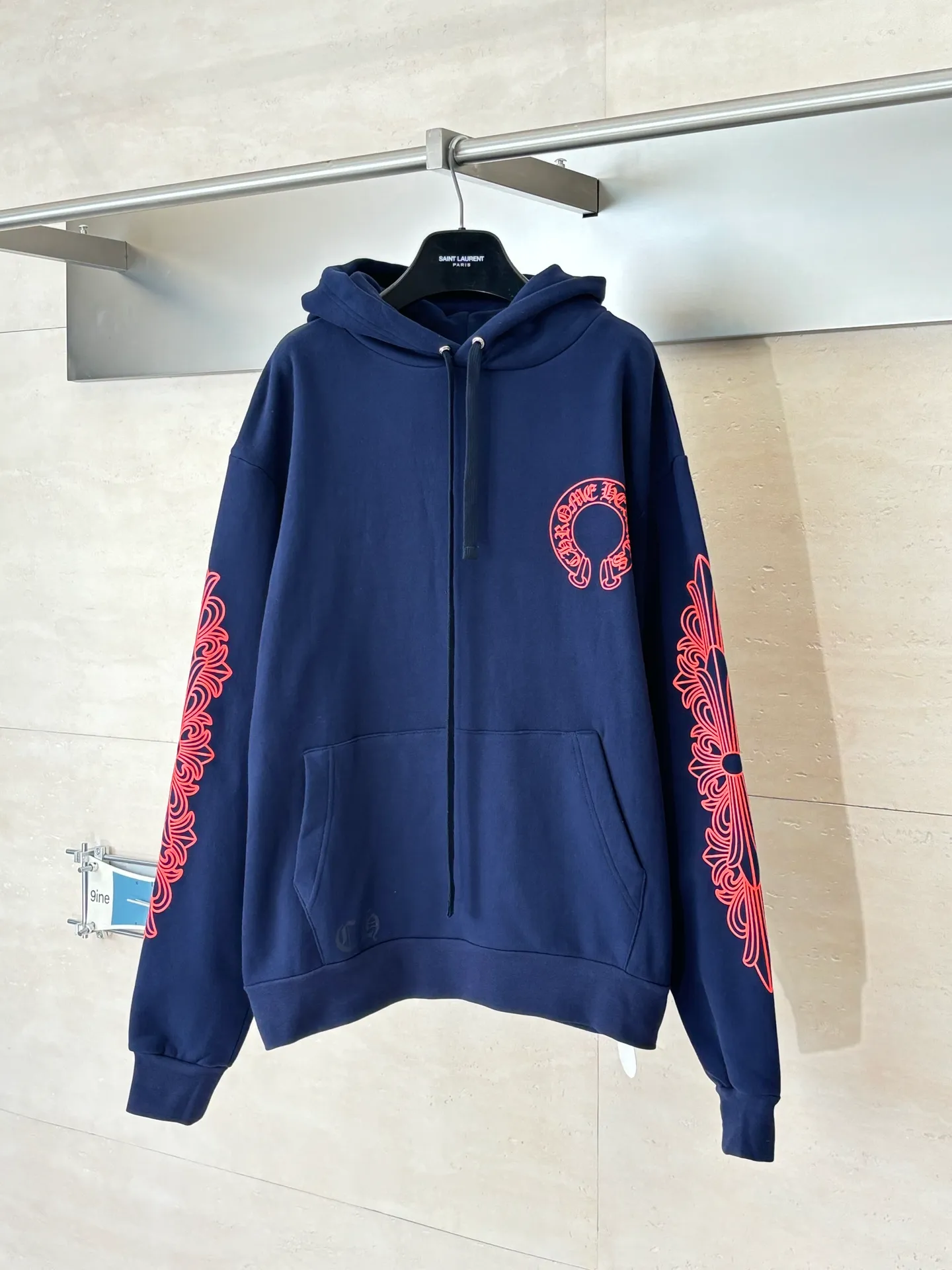 P440 Chrome Heart*/Chrome Heart Horseshoe printed hooded sweatshirt, Australian velvet satin technical cotton, using glue printing. The printing has been modified by the film screen three times. The fabrics have been washed and have a better hand feel. Not easy to deform, not easy to shrink, not easy to fade. Size: S/M/L/XL